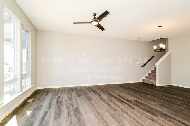 Building Photo - 39 Wingtip