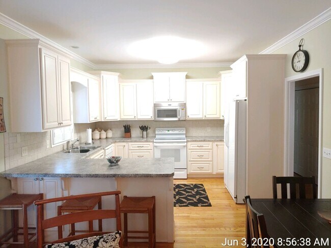 Building Photo - * RE-RENTAL AVAILABLE 7/15/26 * 3 Bedroom 2.5 Half Bath Townhouse with 2 Car Garage