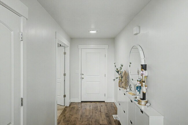 Building Photo - 1531 Stone Gate Dr