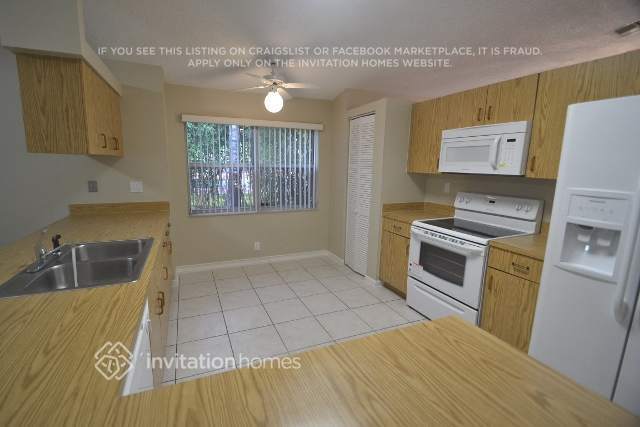 Building Photo - 5941 Aquamarine Way