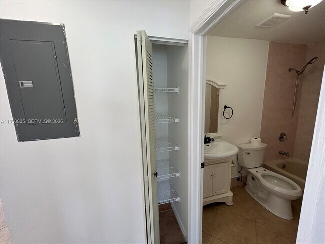 Building Photo - 8910 SW 4th Ln