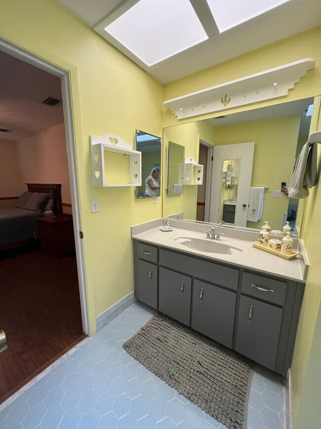 Building Photo - 3 Bedroom, 2 Bathrooms, with pool on 3 Acres