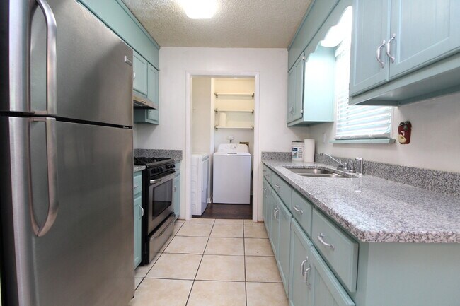 Building Photo - 3/2 with Updated Kitchen & Solar – Minutes...