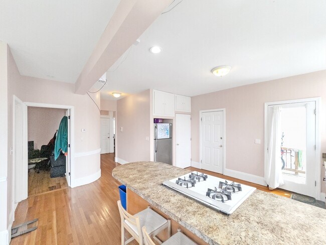 Building Photo - 32 Fisher Ave