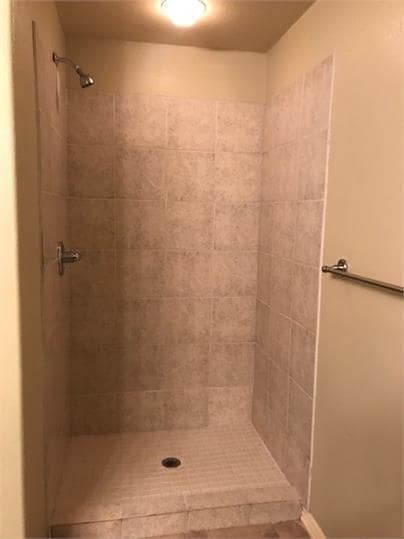 Building Photo - 826 Oakwood Ct