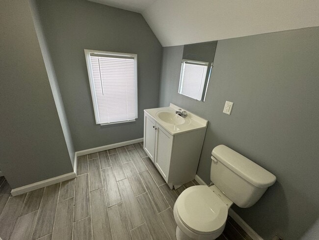 Building Photo - 1129-1131 S Sheffield Avenue