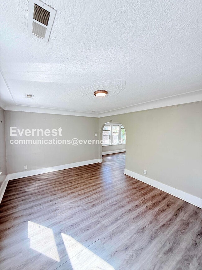 Building Photo - 5513 Somerset Ave