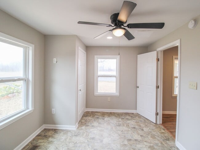 Building Photo - Rental with Country Setting!