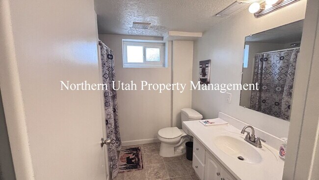 Building Photo - Rooms for Rent