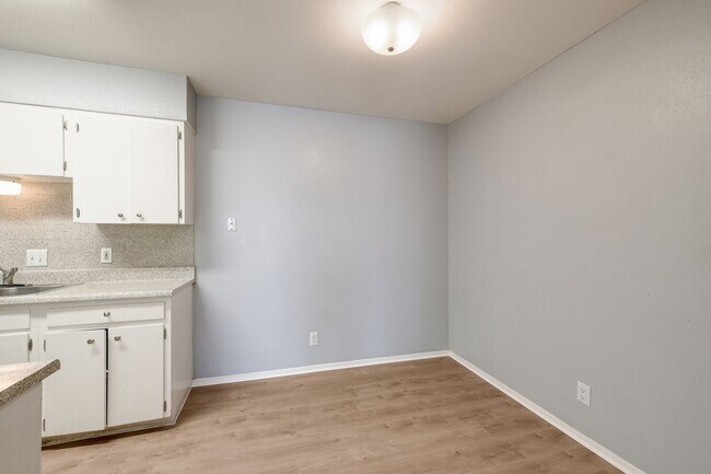 Building Photo - Downstairs 1/1 in Historic Monte Vista