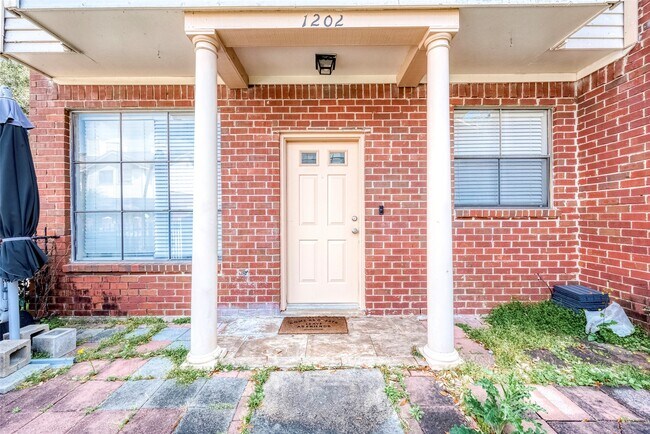 Building Photo - 1103 Dulles Ave