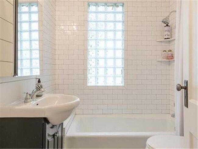 Building Photo - 1742 Dayton Ave