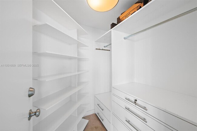 Building Photo - 1643 Brickell Ave