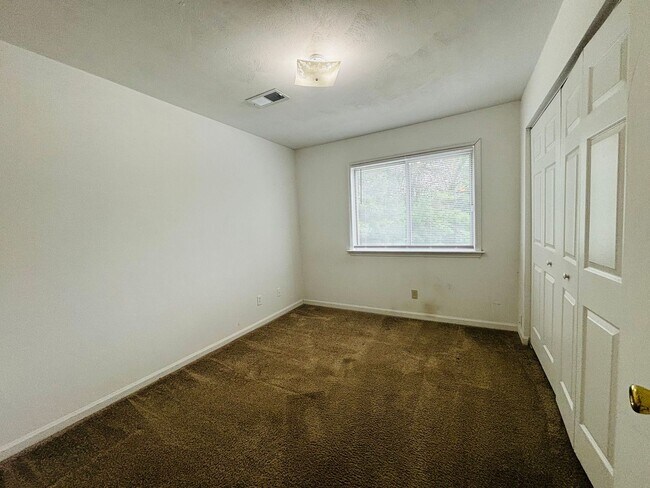 Building Photo - 400F Berryfield Lane