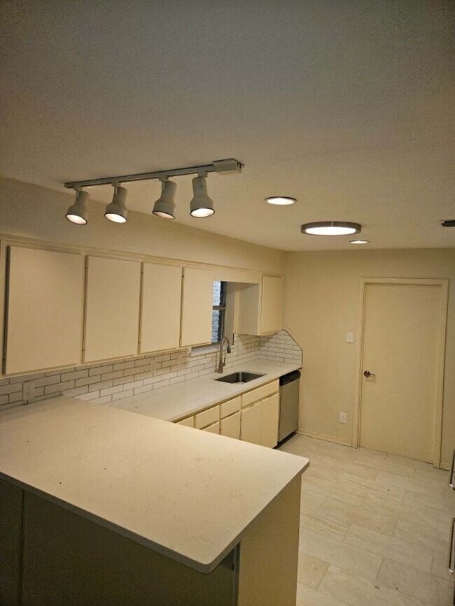 Building Photo - 613-613 Kings Mountain Dr