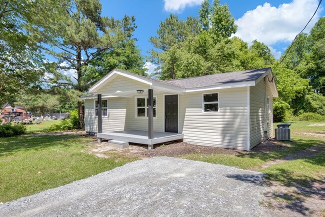 Building Photo - 1613 Halsey Loop