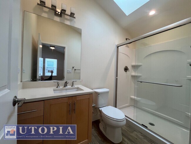 Building Photo - Spacious and Modern 3-bedroom, 3.5 bathroo...