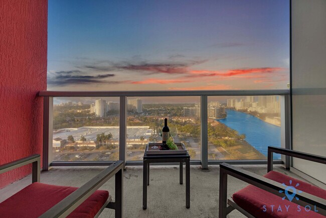 Building Photo - 2602 E Hallandale Beach Blvd