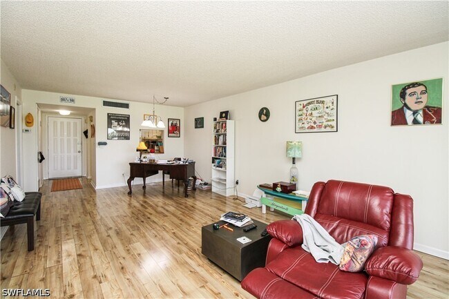 Building Photo - 41 High Point Cir S