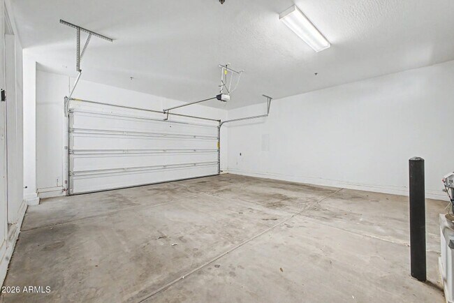 Building Photo - 3 Bedroom 3 Bathroom Recker Pointe Home