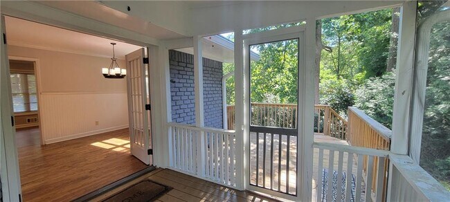 Building Photo - 2497 Wentworth Dr NE