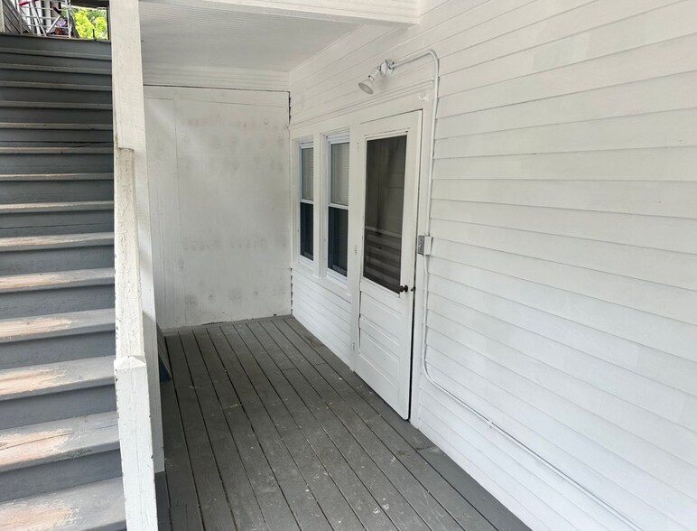 Building Photo - 2494 Saint Johns Ave