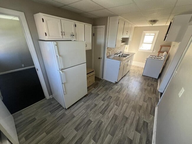 Building Photo - 4725 Lake Ave