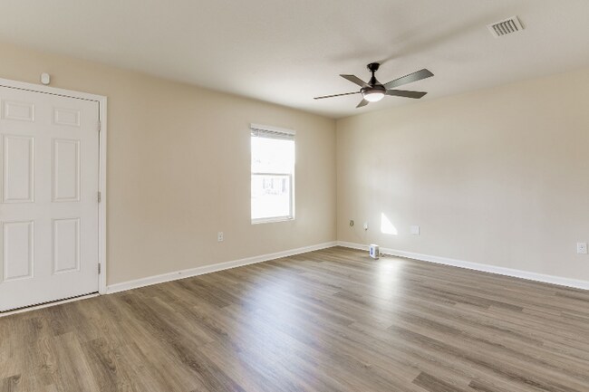 Building Photo - 2528 Sutton Pl Dr