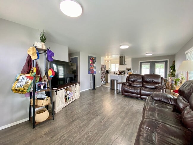 Building Photo - 3 Bedroom Home in West Valley