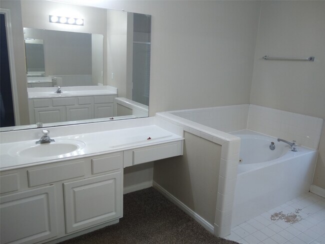 Building Photo - 21147 Covington Bridge Ln