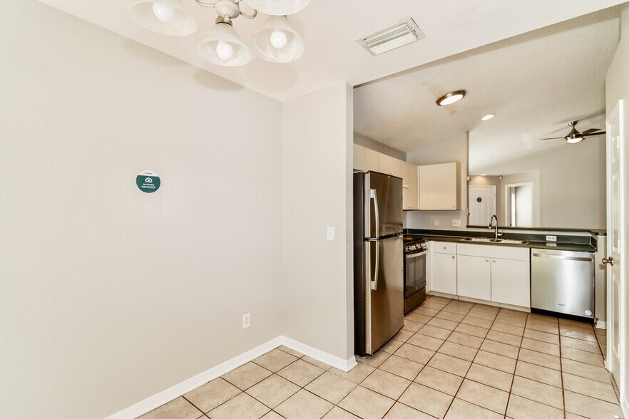 Building Photo - 558 Summer Sails Dr