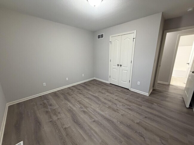 Building Photo - 208 Jackal Dr