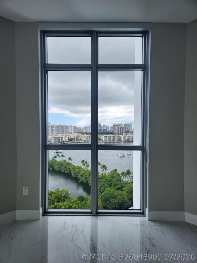 Building Photo - 17301 Biscayne Blvd