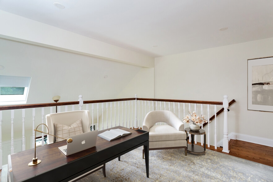 Loft in MBR - 15 River Rd