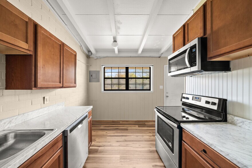 Building Photo - 1211 Friendship Ave