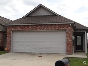 Building Photo - Beautiful Home for Lease in Maple Leaf Sub...