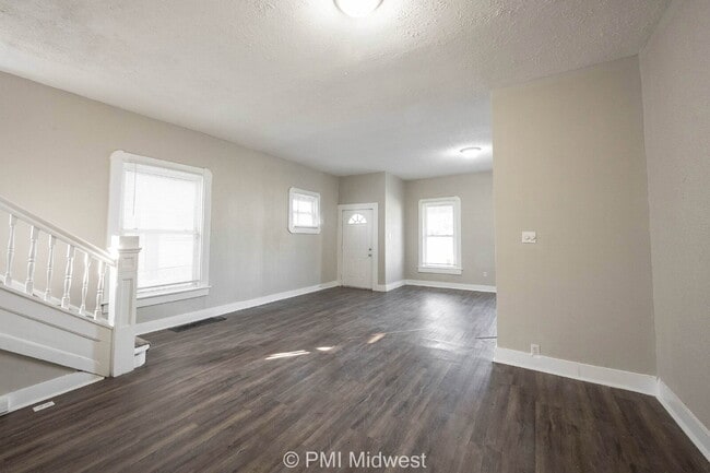 Building Photo - 101 N State Ave