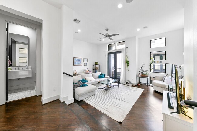 Building Photo - 1807 Dart St