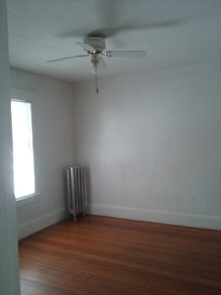 Building Photo - 197 Acorn St