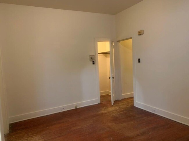 Building Photo - 1st Floor 1 Story 1 Bedroom 1 Bathroom Apa...
