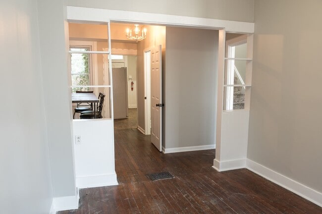 Building Photo - 307 Muench St