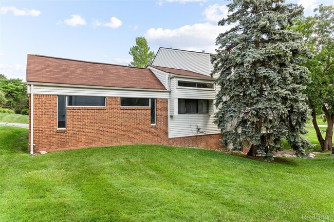 Building Photo - 5317 Fairway Ln