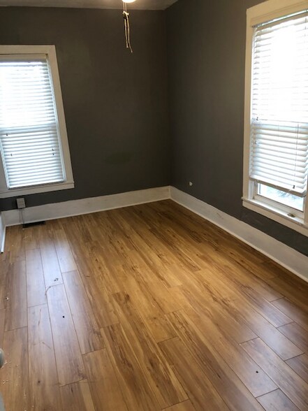 Building Photo - 807 Burr Oak Rd