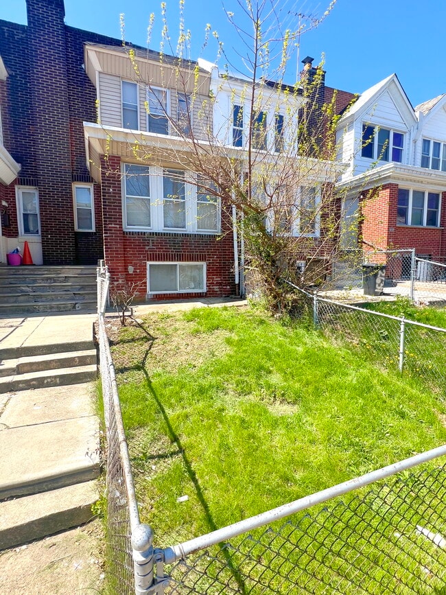 Fenced in yard - 2636 S 65th St