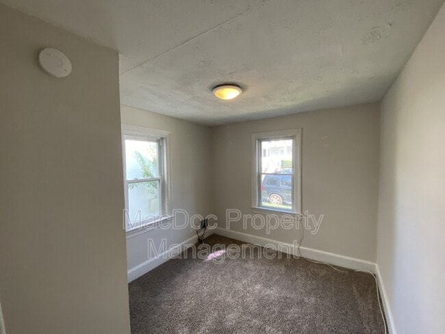 Building Photo - 604 Maury St