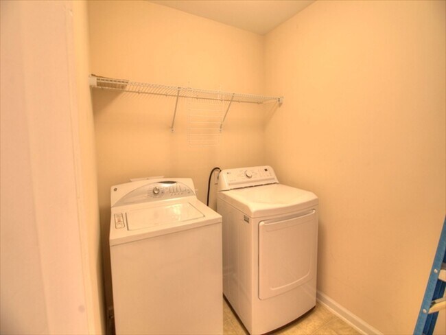 Building Photo - Charming 4-Bed, 3-Bath Home for Rent in Ru...