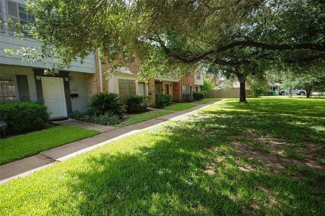 Building Photo - 7925 Grove Ridge Dr