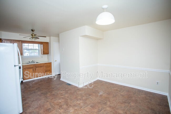 Building Photo - 5729 Irving Ave