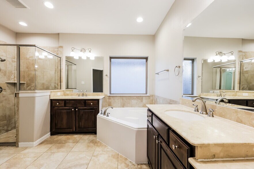 Building Photo - 220 Watson St