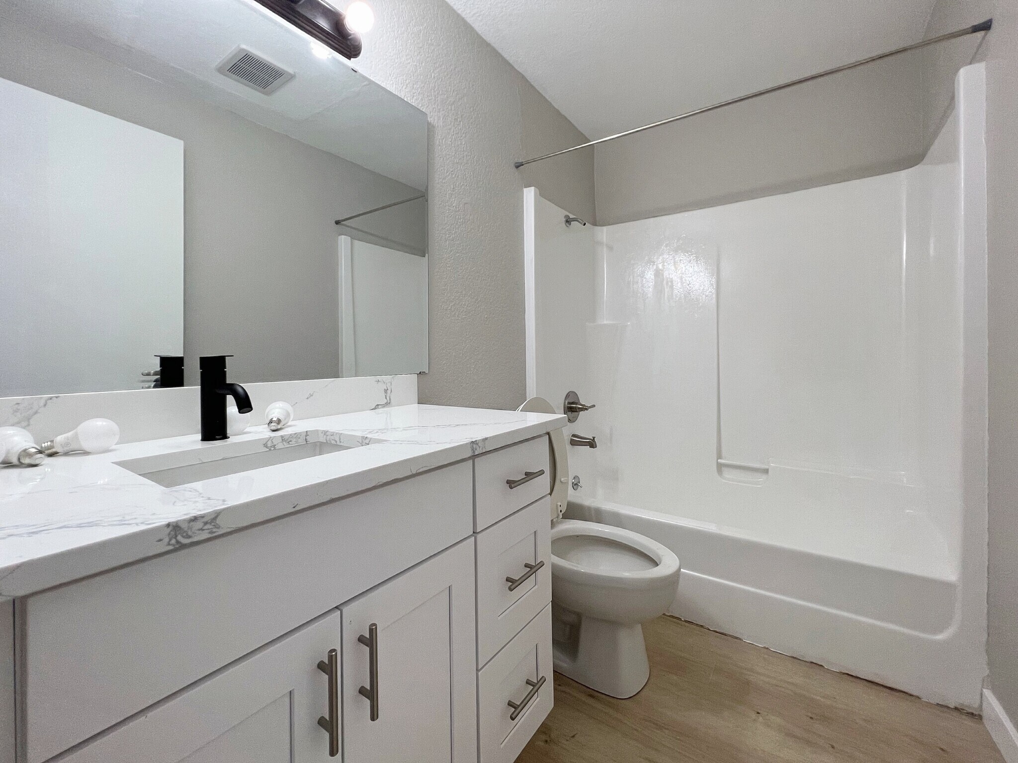 Upgraded Full Bathroom - 17612 80th Ct NE